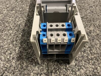 Eigenbedarfsleiste 63A mit Klemmenabgang L1/L2/L3/N + N geschaltet